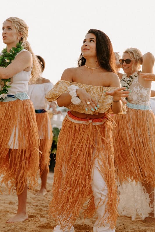 audience hula dancers